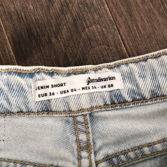 High-waisted jean shorts from Stradivarius - Picture 3 of 11